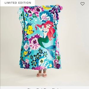 Vera Bradley The Little Mermaid Ariel Plush Blanket NWT